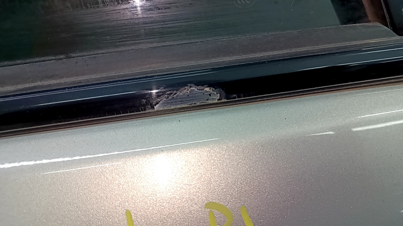 Door assembly rear left Lexus RX400h 04-09 hybrid, gold 6T1, putty, dented, film peeled off on molding