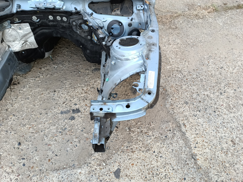 Front left quarter BMW 3 F30 12-15 on the body, blue
