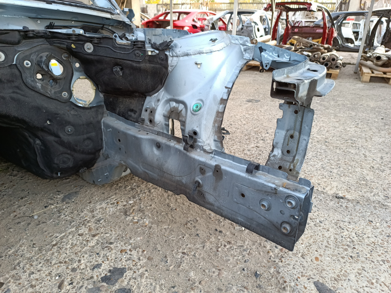 Front left quarter BMW 3 F30 12-15 on the body, blue