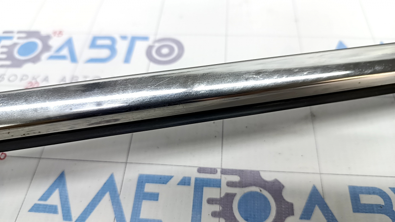 Molding door-glass central rear left Infiniti JX35 QX60 13- scuffed