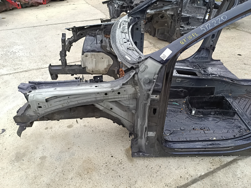 Front left quarter Audi Q7 4L 10-15 on the body, black