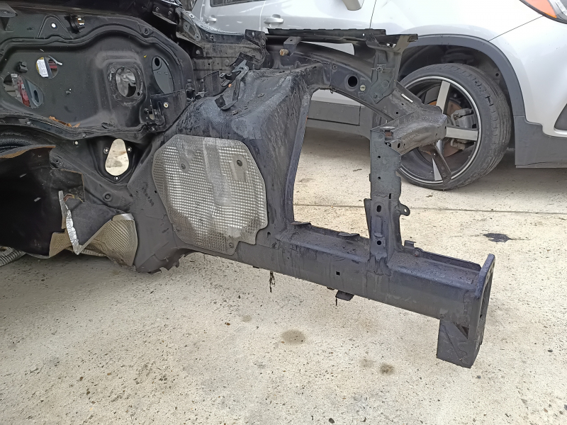 Front left quarter Audi Q7 4L 10-15 on the body, black