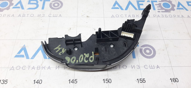 Steering wheel control buttons right under NAVI Toyota Prius 20 04-09 abrasions