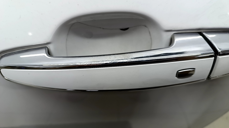 Door assembly front left Chevrolet Volt 16- keyless, white GAZ, scratches on the handle