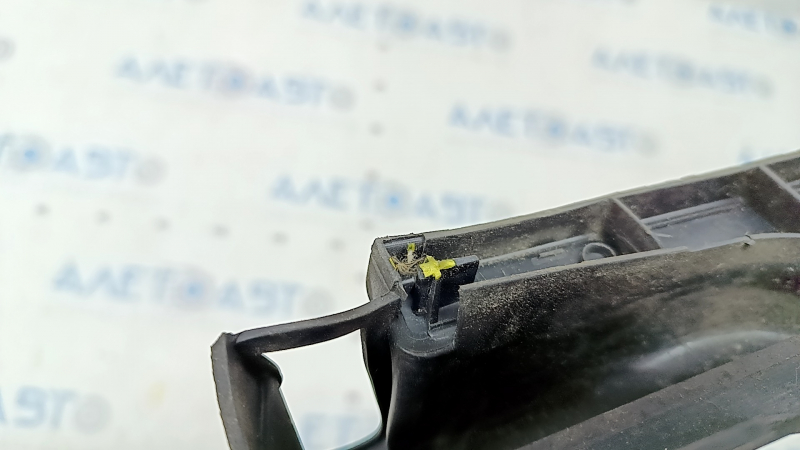 Wing seal hood-wing left Audi A5 F5 17-side, broken fastener