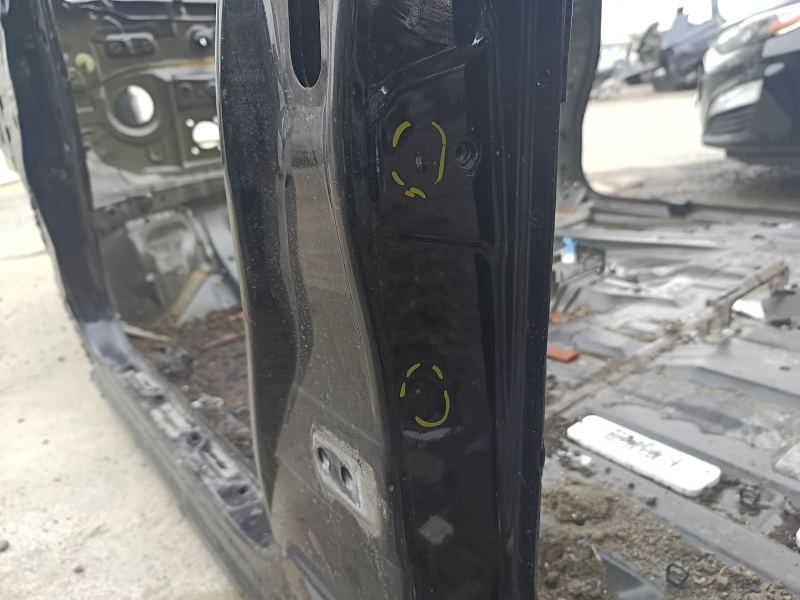 Body pillar central left Infiniti JX35 QX60 13- on the body, bumps