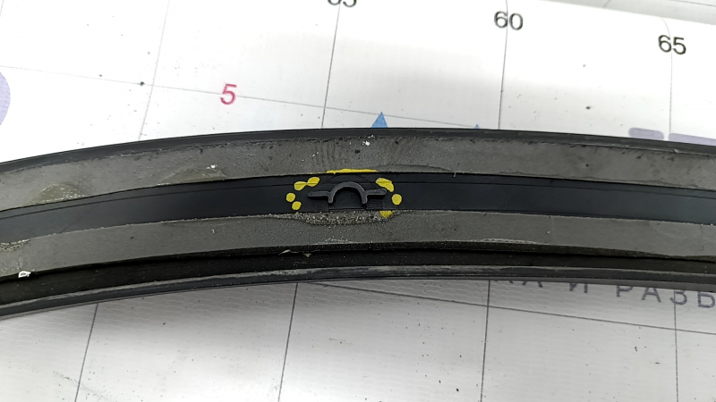 Front right wing arch trim Mercedes GLC 300/350e/43 16-22, broken fasteners, scratches