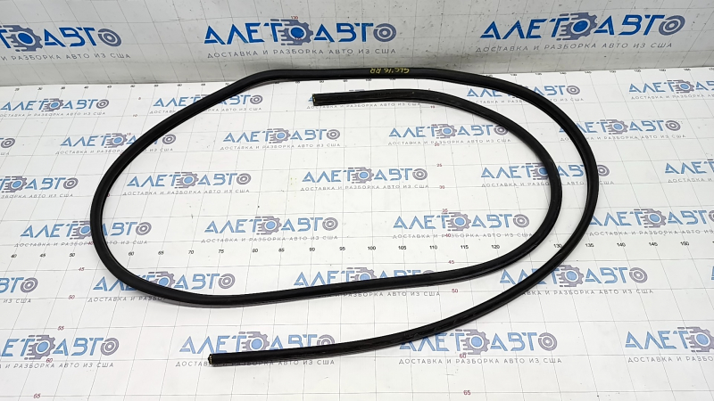 The rear right door seal of Mercedes GLC 16-22 is torn