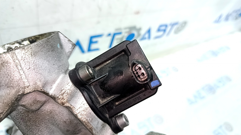 Turbocharger complete with manifold Mercedes GLC 300 16-19 93k with cooling pipes, chip is dented