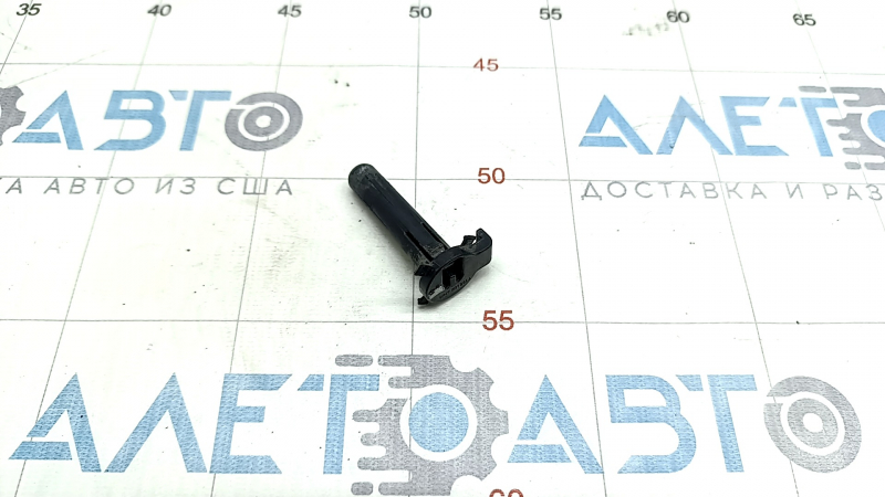 Upper right radiator bracket Porsche Macan 15-pin