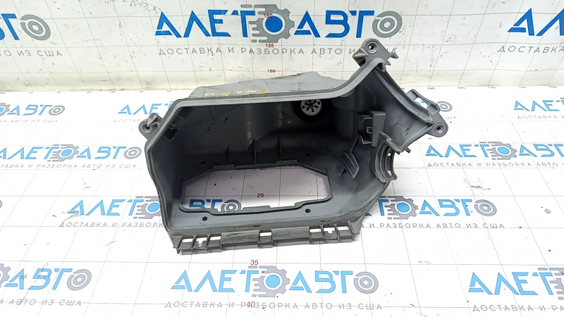 Underhood fuse box housing Porsche Macan 15-