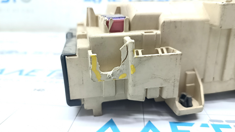 Fuse box under the dashboard Toyota Camry v40 broken housing and mount