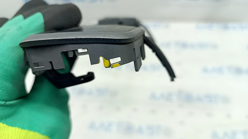 Frame of control buttons on steering wheel Hyundai Elantra AD 17-18 pre-restyling, cracks in fasteners