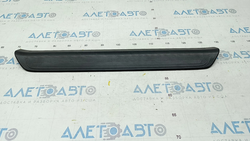 Door sill trim outer front left Audi Q3 8U 15-18 black, scratches, broken guide