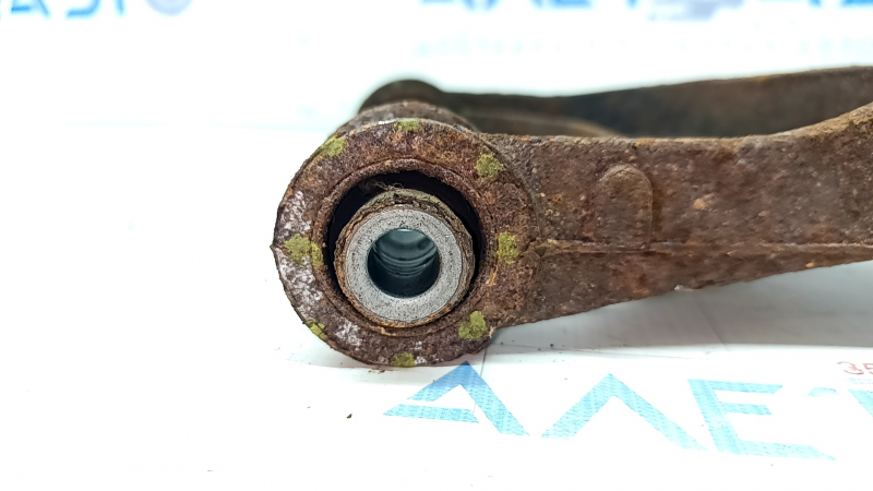 Upper rear right arm Subaru Forester 19-SK with ball joint, rusty, silent blocks need replacing