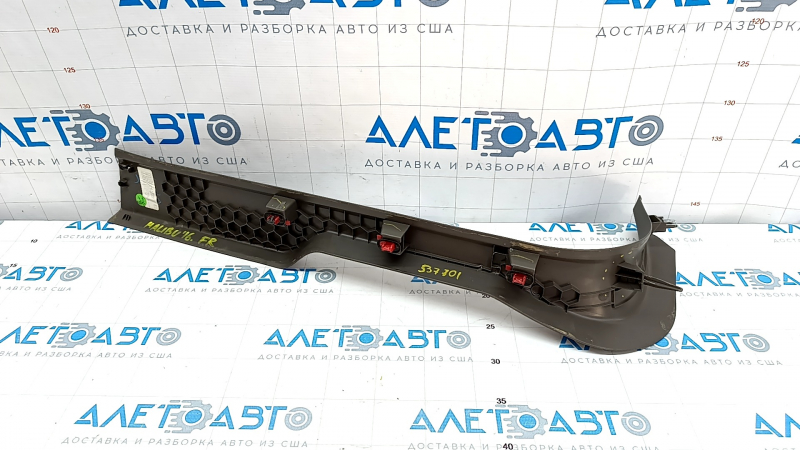 Door sill trim front right Chevrolet Malibu 16- gray, worn, crack in guide