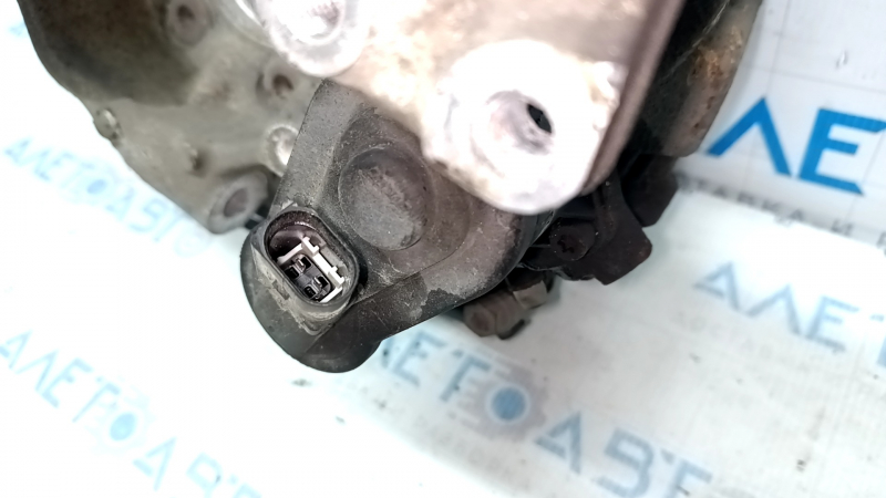 Rear right axle Audi Q3 8U 15-18 AWD complete with hub, brake disc, caliper, casing and ABS sensor, caliper and shock absorber bolt broken, casing dented