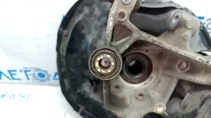 Rear right axle Audi Q3 8U 15-18 AWD complete with hub, brake disc, caliper, casing and ABS sensor, caliper and shock absorber bolt broken, casing dented