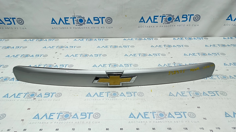Chevrolet Trax 17-22 trunk door trim with emblem, under camera, cracks in fasteners