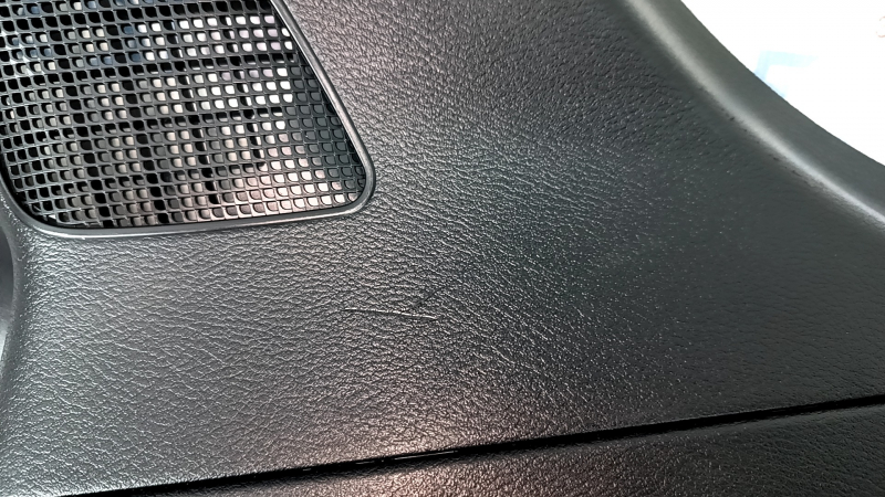 Rear pillar trim right Infiniti QX30 17- under tweeter black, scratches