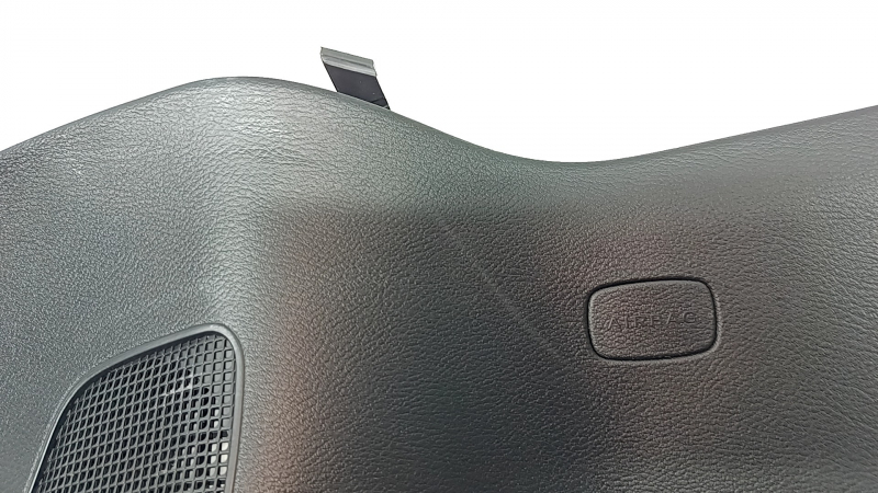 Rear pillar trim left Infiniti QX30 17- under tweeter black, scratches