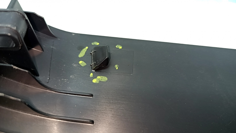 Center pillar trim lower right Infiniti QX30 17- black, scratches, broken mount