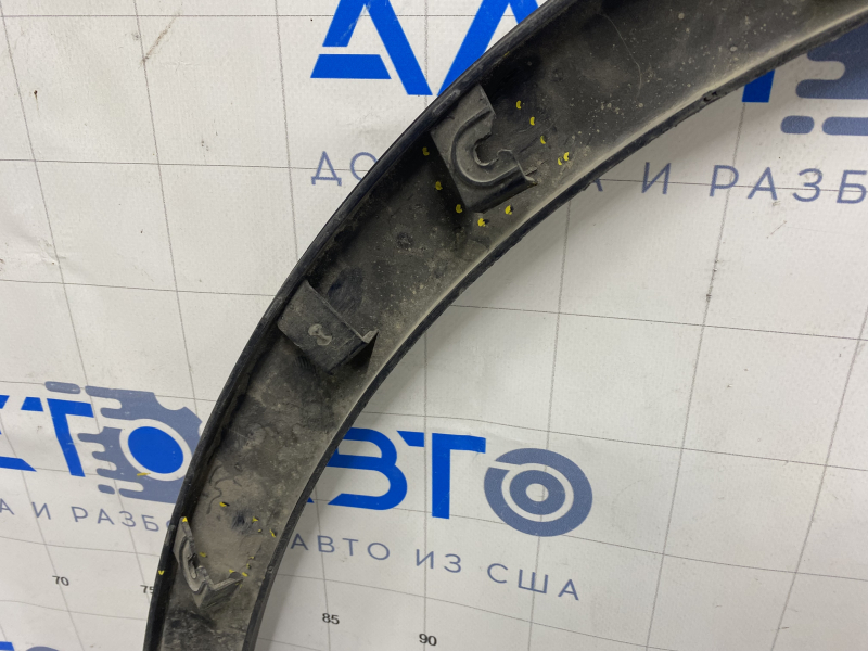 Front left arch trim Porsche Cayenne 958 11-17 narrow, broken fasteners, crack, scratches
