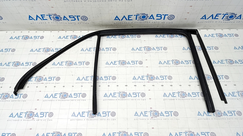 Upper rear left door molding Mercedes W167 GLE 350 450 20-23 chrome with glass seal