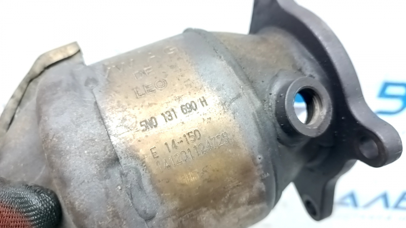 The inlet pipe with the catalytic converter Audi Q3 8U 15-18 CCTA is crushed