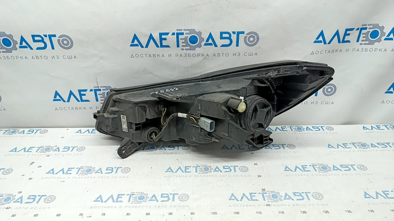 Headlight front right naked Chevrolet Trax 17-22 halogen + LED DRL, sand, varnish peeled off