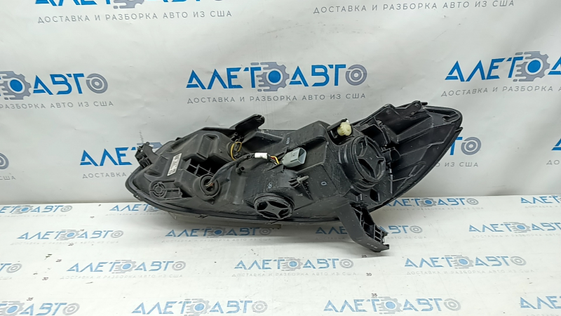 Headlight front right naked Chevrolet Trax 17-22 halogen + LED DRL, sand, varnish peeled off