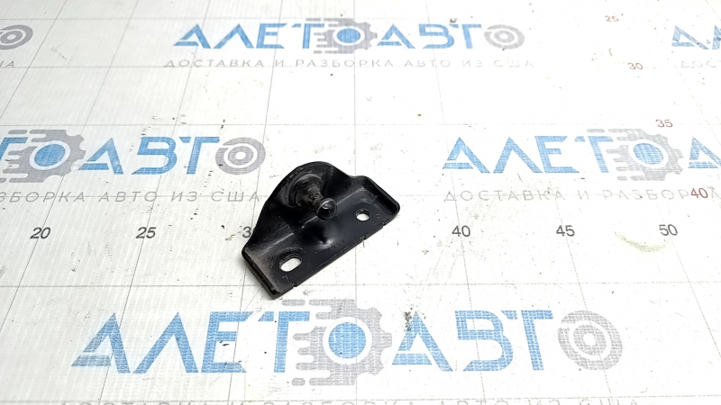 Right tailgate shock absorber bracket Chevrolet Trax 15-22 on the body