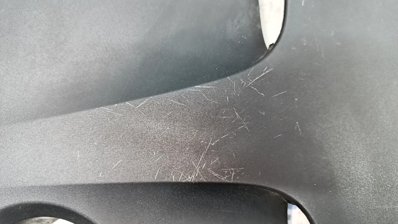 Engine cover Infiniti QX30 17- 2.0T scratches, chrome peeling