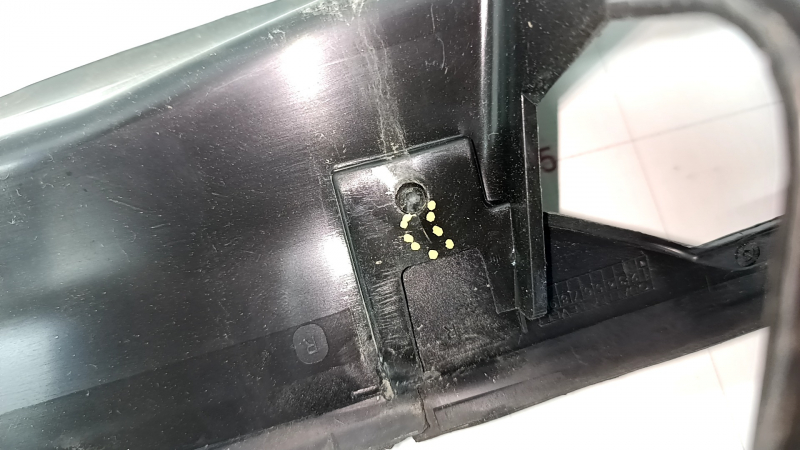 Upper trunk door trim Mercedes W167 GLE 350 450 20-23 on the body, cracks in the fasteners