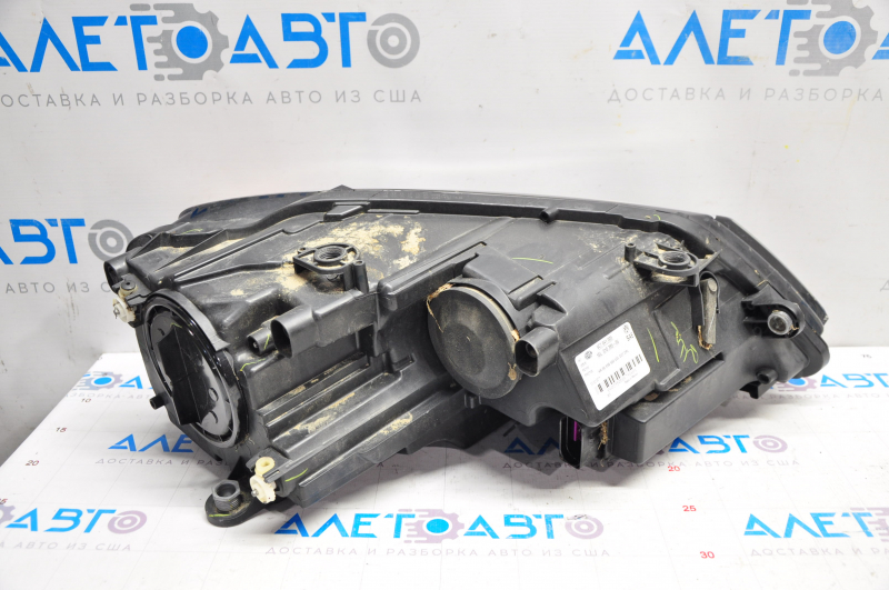 Headlight front left VW Jetta 11-16 USA naked, halogen for polishing, spider web