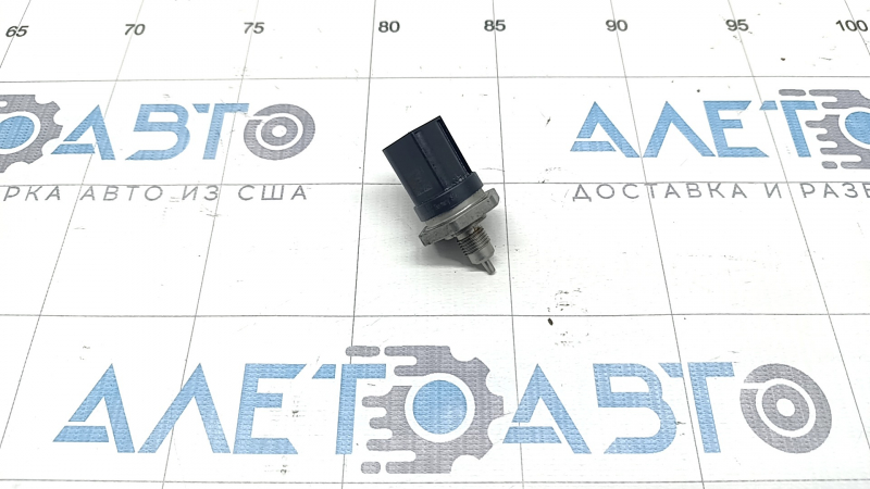 Fuel pressure sensor Mercedes W167 GLE 350 450 20-22 on the fuel rail