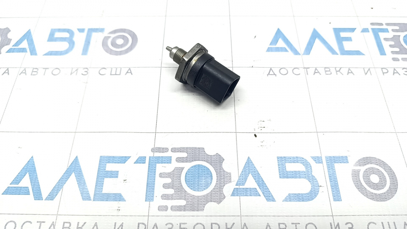 Fuel pressure sensor Mercedes W167 GLE 350 450 20-22 on the fuel rail