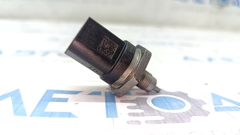 Fuel pressure sensor Mercedes W167 GLE 350 450 20-22 on the fuel rail