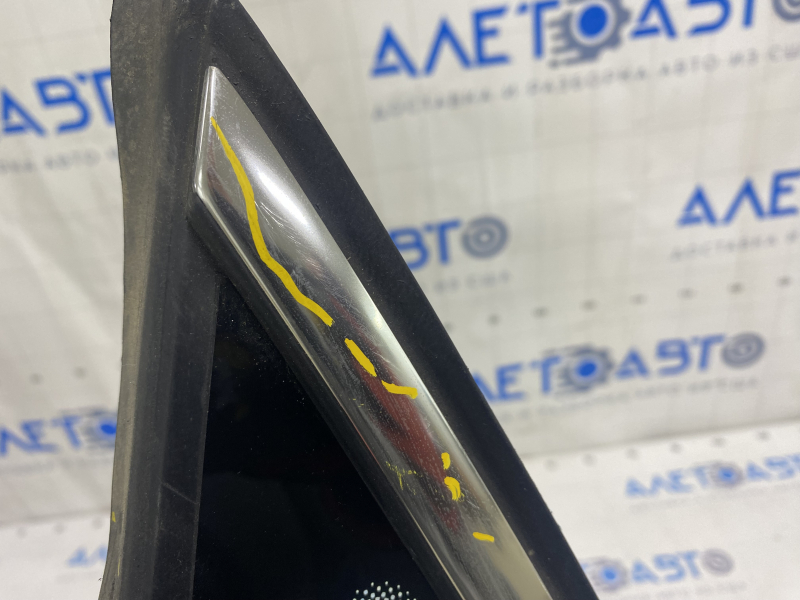 Window blind glass rear left VW Passat b8 16-19 USA chrome, scratches on chrome, tear of seal
