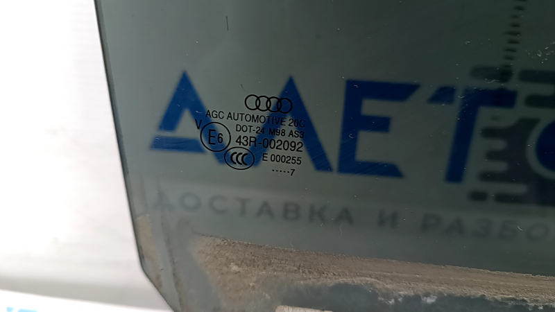 Glass of the rear right door of Audi Q7 16 - tinted, scratches