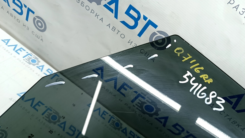 Glass of the rear right door of Audi Q7 16 - tinted, scratches