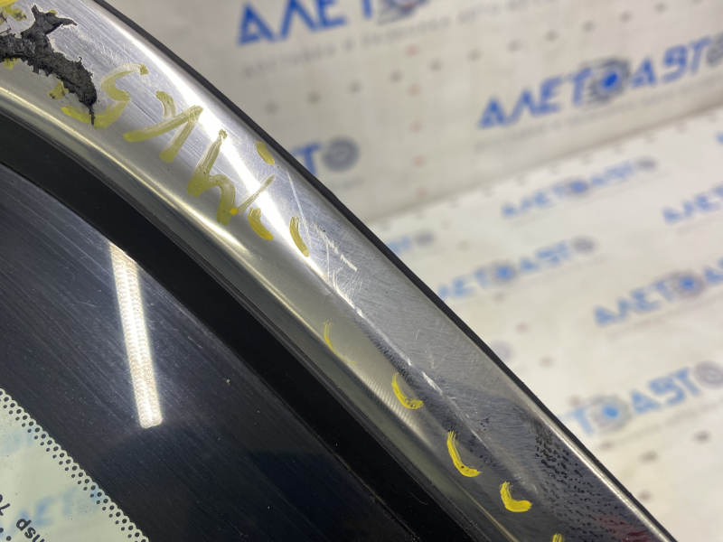 Window blind glass rear left Ford Fusion mk5 17 one chrome, scratches on chrome, scratch on glass
