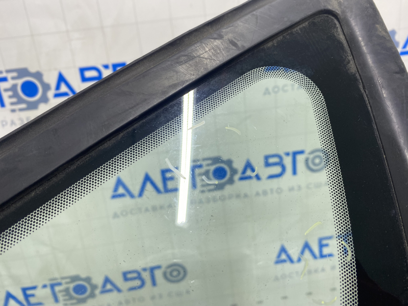 Window blind glass rear left Ford Focus mk3 11-18 5d with molding matte, scratches on glass