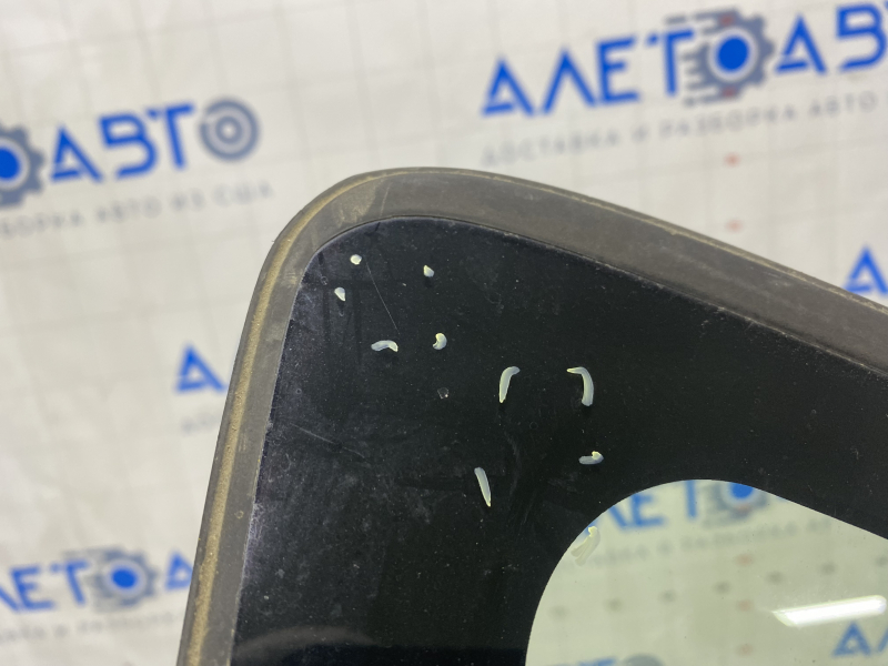 Window blind glass rear left Toyota Prius 30 10-15 without heating, scratches on glass