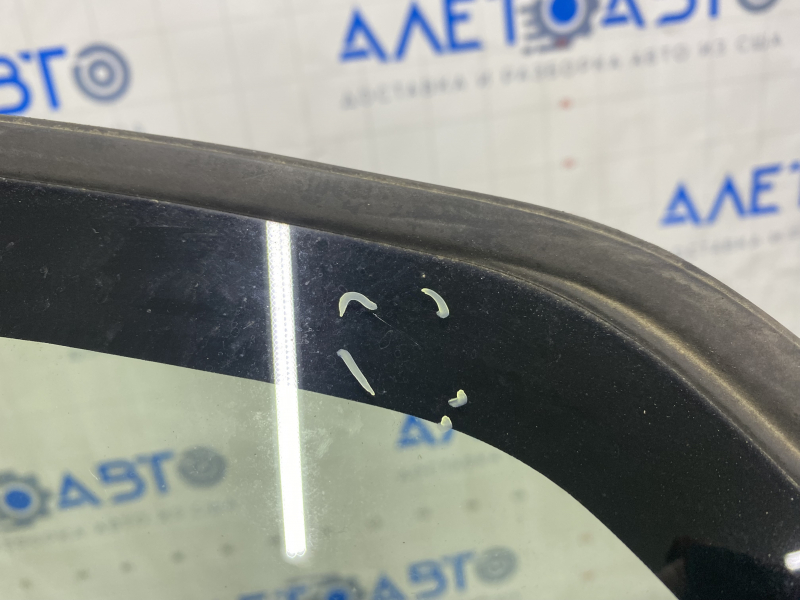 Window blind glass rear left Toyota Prius 30 10-15 without heating, scratches on glass