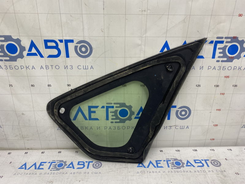 Window blind glass rear left Toyota Prius 30 10-15 without heating, scratches on glass