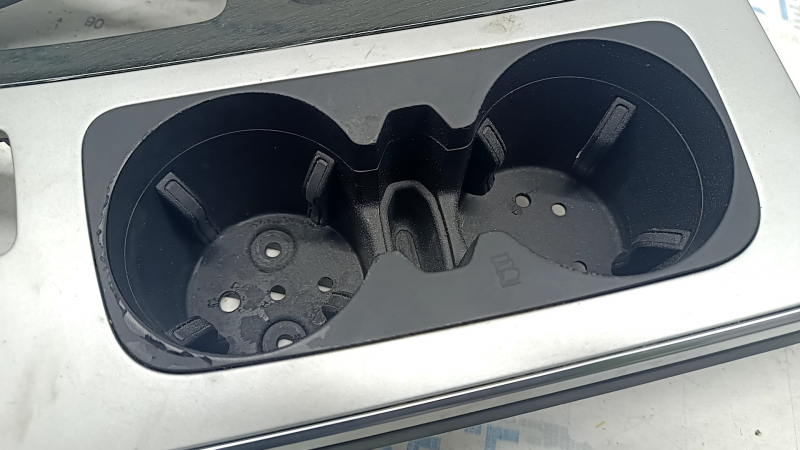 Audi Q7 16 center console trim - aluminum with dark wood, peeling paint