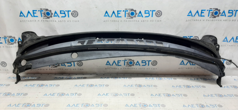 Windscreen wiper grille plastic Hyundai Elantra UD 11-16 abrasions, no fragments