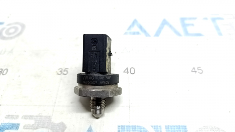 Fuel pressure sensor Audi Q7 16- 2.0T, 3.0T on the fuel rail