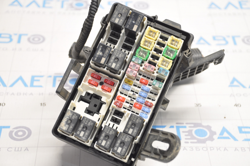Ford Fiesta 14-19 Underhood Fuse Box Without Cover